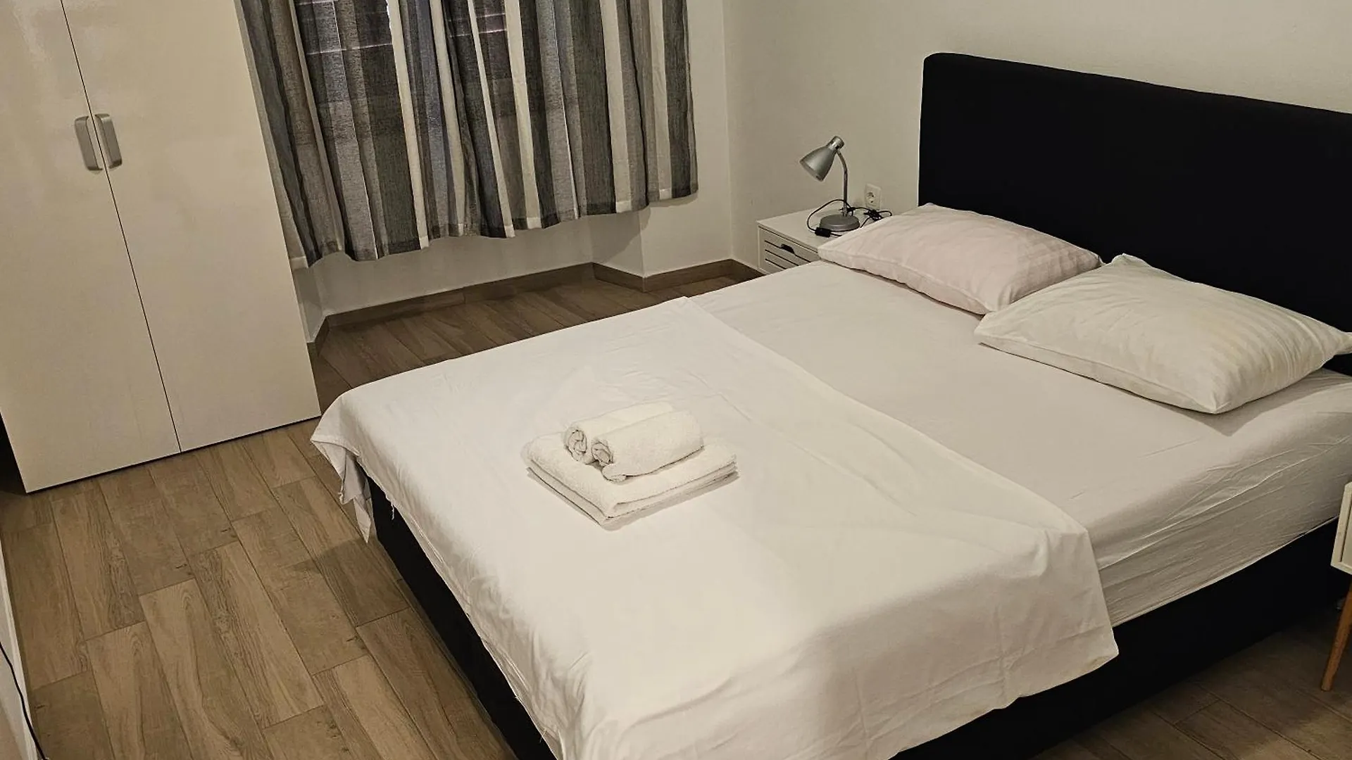 Jadran - 2 Bedroom Apt For 6 People Zadar