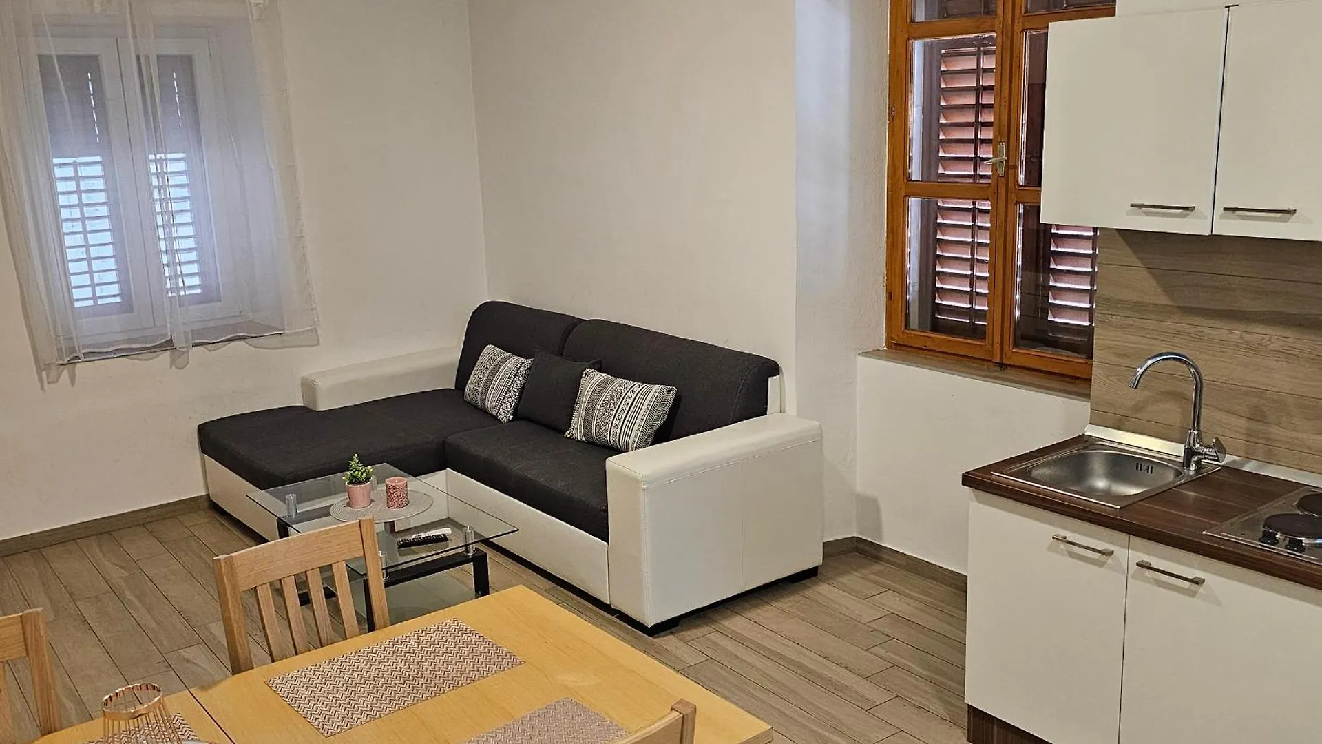 Jadran - 2 Bedroom Apt For 6 People Zadar Croatia